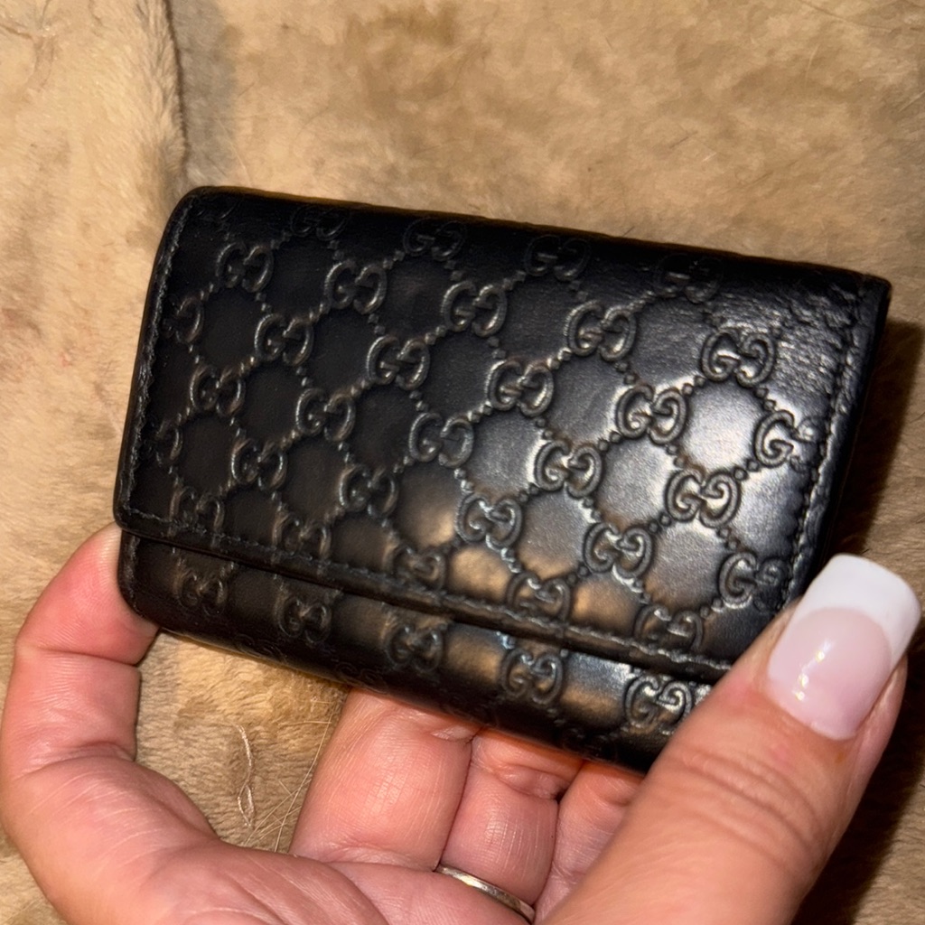 Gucci Black Embossed Leather Key Holder Like New